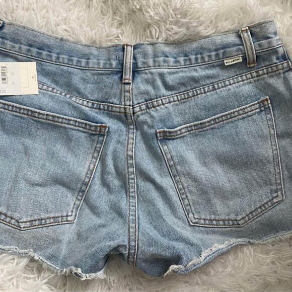 NWT Size 29 women's Billabong jean shorts - Picture 2 of 4